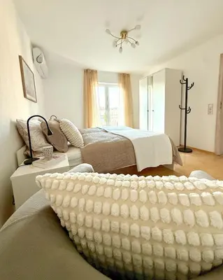 Ein Bett oder Betten in einem Zimmer der Unterkunft Ihre Pfalz-Auszeit, neu mit Stil, Balkon und Traumgarten