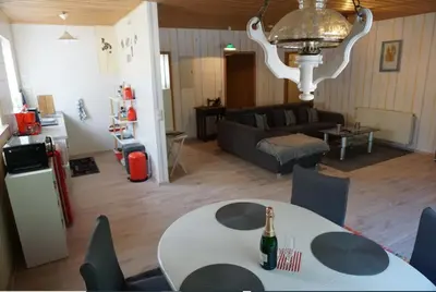 Ein Sitzbereich in der Unterkunft Ferienwohnung im Herzen des Pfälzer Waldes