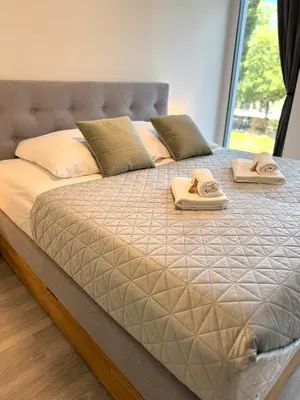 Ein Bett oder Betten in einem Zimmer der Unterkunft NIRO I Design City Apartment, Neubau, Dachterrasse, Parkplatz, Top Lage