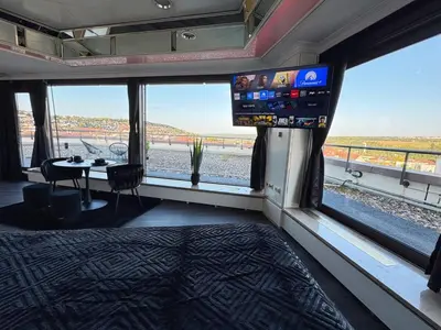 TV/Unterhaltungsangebot in der Unterkunft Deluxe Penthouse Suite zentral mit Goldstadtblick
