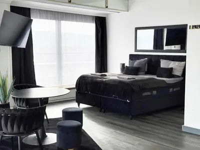 Ein Bett oder Betten in einem Zimmer der Unterkunft Deluxe Penthouse Suite zentral mit Goldstadtblick