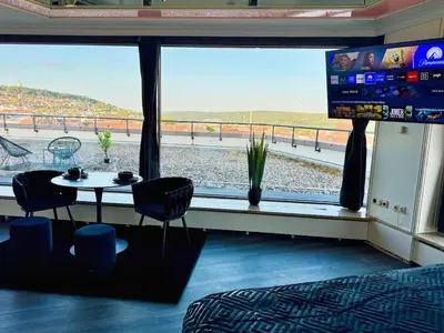 TV/Unterhaltungsangebot in der Unterkunft Deluxe Penthouse Suite zentral mit Goldstadtblick
