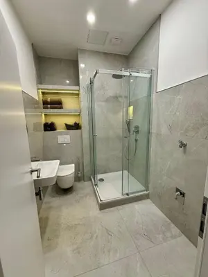Ein Badezimmer in der Unterkunft Stadtnah und ruhig modernes Apartment mit Klimaanlage