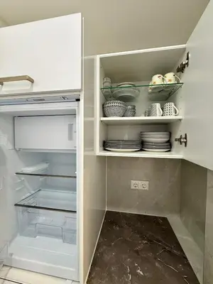 Küche/Küchenzeile in der Unterkunft Stadtnah und ruhig modernes Apartment mit Klimaanlage