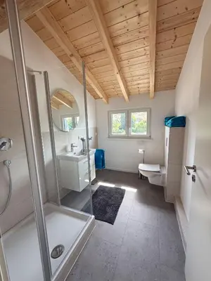 Ein Badezimmer in der Unterkunft Neues, stilvolles Loft inmitten der Weinberge
