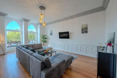 TV/Unterhaltungsangebot in der Unterkunft SCHLOSSBERG RESIDENCES - Design City-Apartment im Herzen von Bensheim