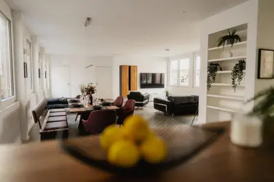 Ein Sitzbereich in der Unterkunft Goldstadt-Loft