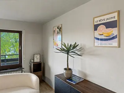 Ein Sitzbereich in der Unterkunft rohrerLiving #2 - Natur pur, Balkon und Panorama