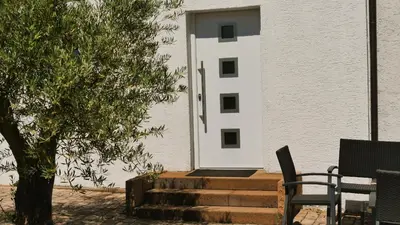 Das Gebäude in dem sich die Ferienwohnung befindet