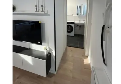 Küche/Küchenzeile in der Unterkunft Top-Floor Hideaway for Two in Karlsruhe-Mühlburg - APOLONIAliving - Apt3
