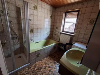 Ein Badezimmer in der Unterkunft Haus mit zwei Ferienwohnungen