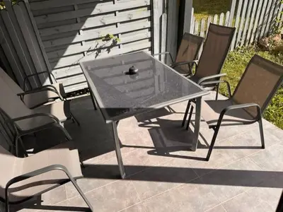 Ein Balkon oder eine Terrasse in der Unterkunft 3 Schlafzimmer Wohnung für 6 Personen in Wörrstadt inkl Terrasse & Garten