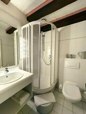 Ein Badezimmer in der Unterkunft Herzogskelter Hotel & Restaurant