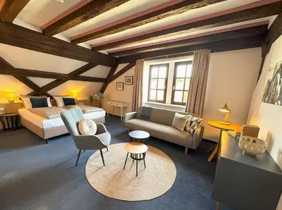 Ein Sitzbereich in der Unterkunft Herzogskelter Hotel & Restaurant