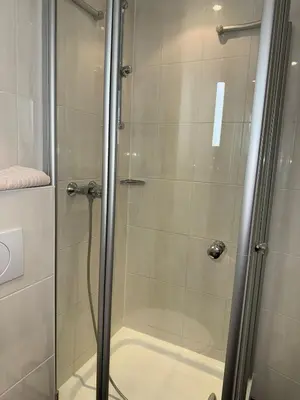 Ein Badezimmer in der Unterkunft ChesaMia Hotel u Appartment