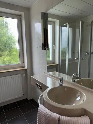 Ein Badezimmer in der Unterkunft ChesaMia Hotel u Appartment