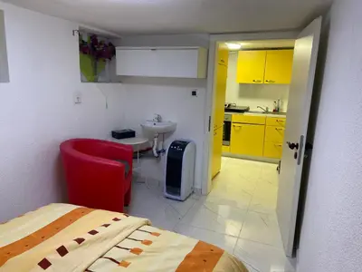 Küche/Küchenzeile in der Unterkunft Zimmer 2 Phòng trọ trái chung nhau buồng tắm và nhà vệ sinh