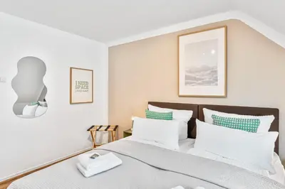 Ein Bett oder Betten in einem Zimmer der Unterkunft WHONAP - Stadhûs I Küche I Zentral I A81 I Business