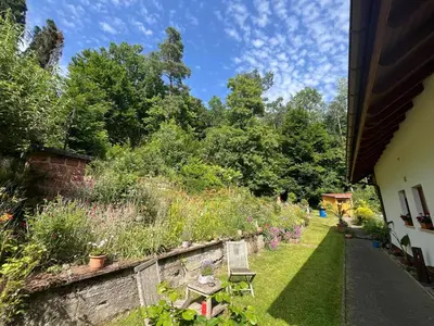 Ein Garten an der Unterkunft Apartment Waldidyll