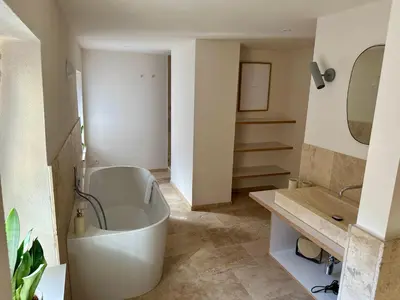 Ein Sitzbereich in der Unterkunft Neue Neunzehn - Stadthaus, 2DZ, 2Bäder, Kamin