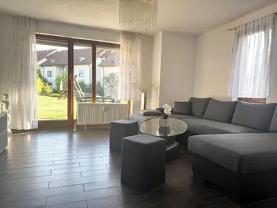 Ein Sitzbereich in der Unterkunft Ferienwohnung Obersulm