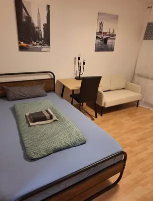 Ein Bett oder Betten in einem Zimmer der Unterkunft Kleines Appartement mit Terasse
