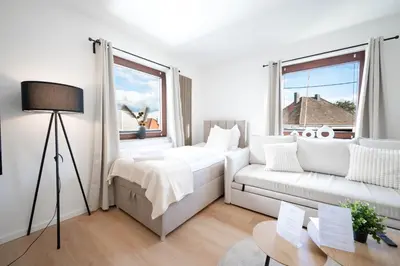 Ein Bett oder Betten in einem Zimmer der Unterkunft Malu Rooms - Attraktive Lage, Balkon, SmartTv, 24h Checkin, Waschmaschine,