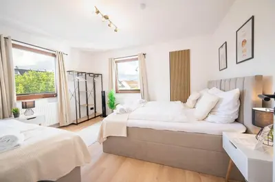 Ein Bett oder Betten in einem Zimmer der Unterkunft Malu Rooms - Attraktive Lage, Balkon, SmartTv, 24h Checkin, Waschmaschine,