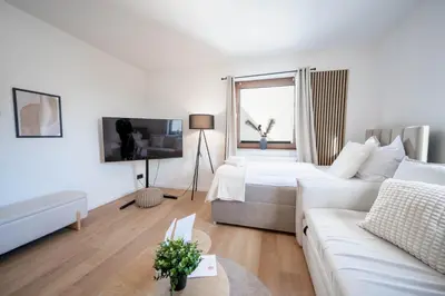 TV/Unterhaltungsangebot in der Unterkunft Malu Rooms - Attraktive Lage, Balkon, SmartTv, 24h Checkin, Waschmaschine,