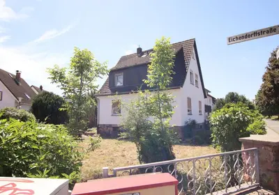 Das Gebäude in dem sich die Pension befindet