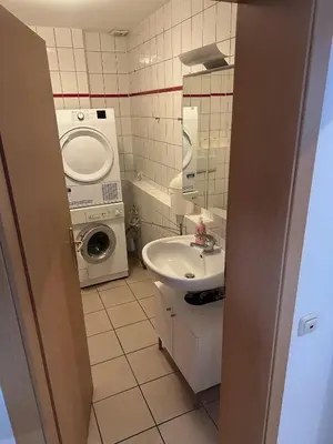 Ein Badezimmer in der Unterkunft 3 Schlafzimmer, Wohnzimmer, Küche, Bad, Terrasse, Parkplatz