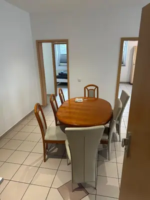 Grundriss der Unterkunft 3 Schlafzimmer, Wohnzimmer, Küche, Bad, Terrasse, Parkplatz