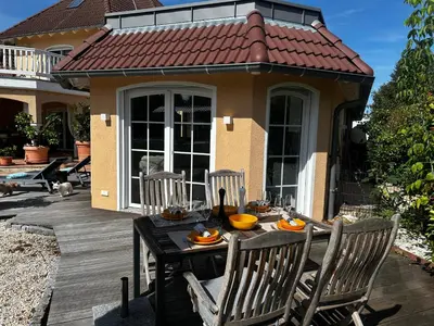 Das Gebäude in dem sich das Ferienhaus befindet