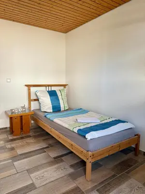 Ein Bett oder Betten in einem Zimmer der Unterkunft Ferienwohnung in Bad Schönborn