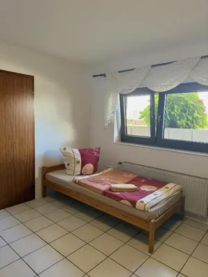 Ein Bett oder Betten in einem Zimmer der Unterkunft Ferienwohnung in Bad Schönborn