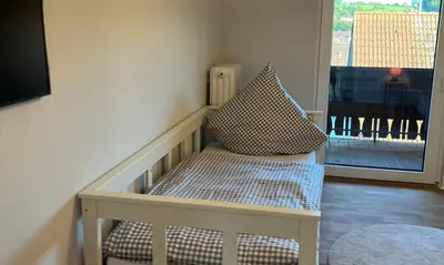 Ein Bett oder Betten in einem Zimmer der Unterkunft Ferienwohnung Talblick