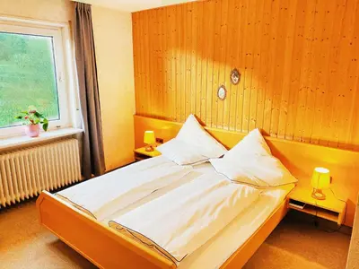 Ein Bett oder Betten in einem Zimmer der Unterkunft Zum Goldenen Löwen