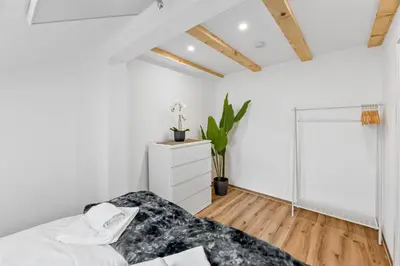 Ein Bett oder Betten in einem Zimmer der Unterkunft TOP Apartments - Modernes Appartement im Stadtzentrum - Klima - Netflix