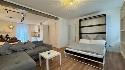 Ein Bett oder Betten in einem Zimmer der Unterkunft 2-Zimmer-Wohnung-Küche-Bad-Terrasse, Bahnhofsnähe