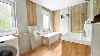 Ein Badezimmer in der Unterkunft 2-Zimmer-Wohnung-Küche-Bad-Terrasse, Bahnhofsnähe