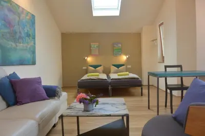 Ein Sitzbereich in der Unterkunft Gruppen und Familienstadthaus 5-6 Betten, 4 Bäder, 2 Terrassen und Balkon