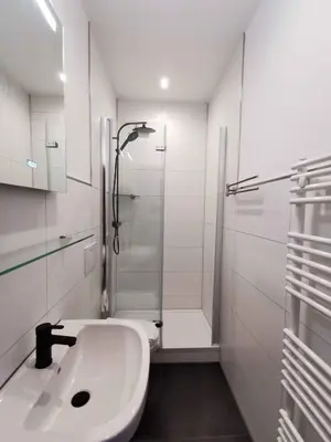 Ein Badezimmer in der Unterkunft Pension zur Linde