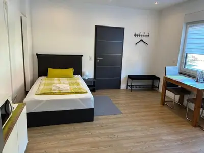 Ein Bett oder Betten in einem Zimmer der Unterkunft Pension zur Linde