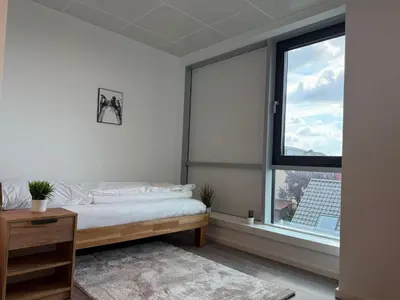 Ein Bett oder Betten in einem Zimmer der Unterkunft Deluxe 5-Bedroom Apartment with Modern Kitchen and Two Bathrooms