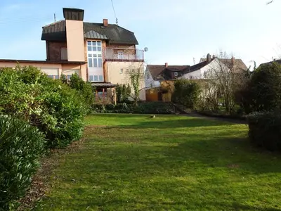 Ein Garten an der Unterkunft Hotel-Pension Schlossgarten