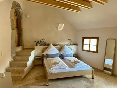 Ein Bett oder Betten in einem Zimmer der Unterkunft Eisenturm - Stadthaus, Turmgewölbe