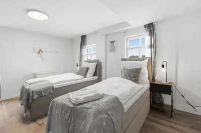 Ein Bett oder Betten in einem Zimmer der Unterkunft BackHome - MAISIONETTE - 120qm - Fantastische Schlosslage - SmartTV - Waschmaschine - Netflix - 24h Checkin- Apartment 4