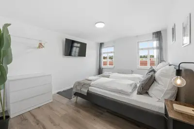 Ein Bett oder Betten in einem Zimmer der Unterkunft BackHome - MAISIONETTE - 120qm - Fantastische Schlosslage - SmartTV - Waschmaschine - Netflix - 24h Checkin- Apartment 4