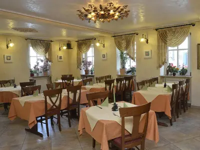 Ein Restaurant oder anderes Speiselokal in der Unterkunft Hotel Restaurant La Corona