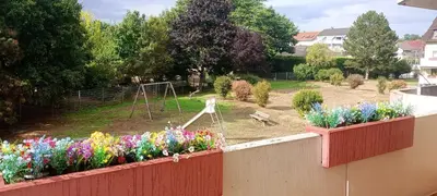 Ein Garten an der Unterkunft Apartment für max 5 Personen - privater Gastgeber